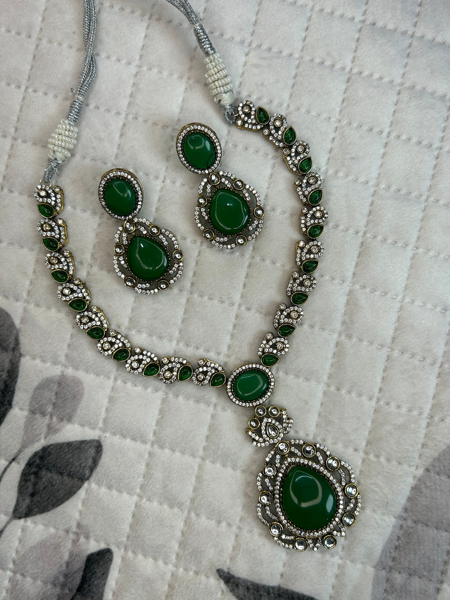Antique styled Necklace Set with Drop Pearl Pendant
