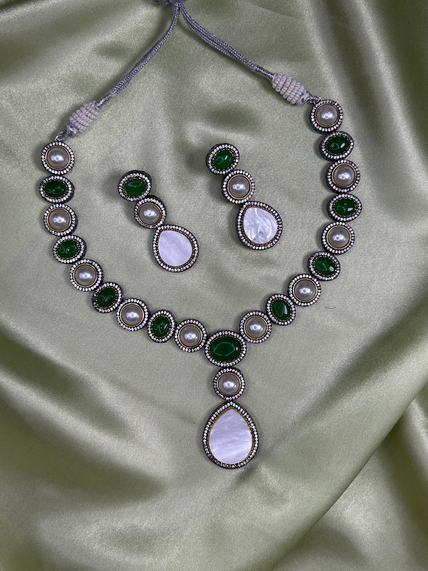 EMERALD & PEARL VICTORIAN NECKLACE SET