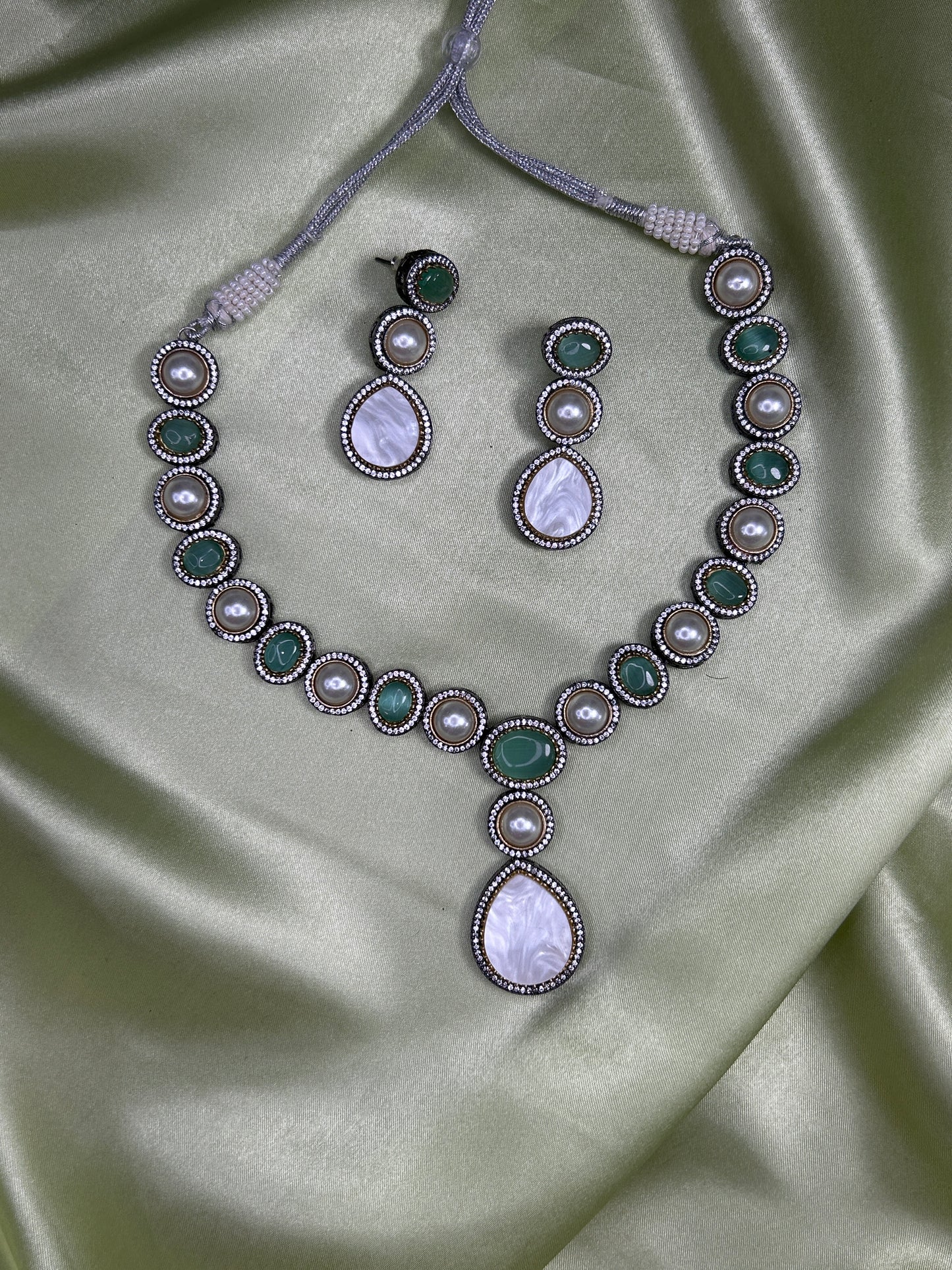 EMERALD & PEARL VICTORIAN NECKLACE SET