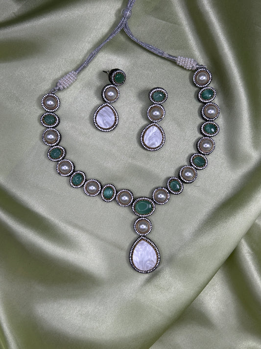 EMERALD & PEARL VICTORIAN NECKLACE SET