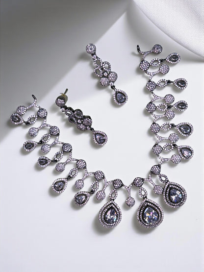 MINT GREEN VICTORIAN POLISH AD NECKLACE SET