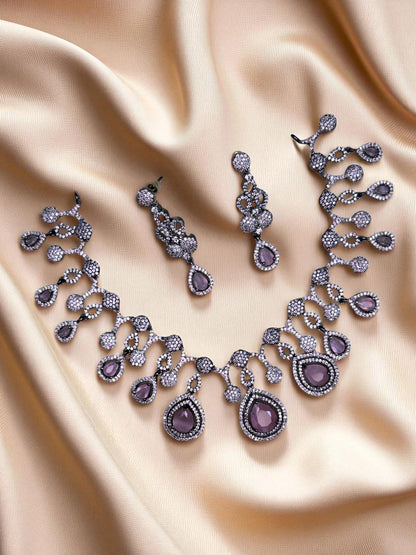 MINT GREEN VICTORIAN POLISH AD NECKLACE SET