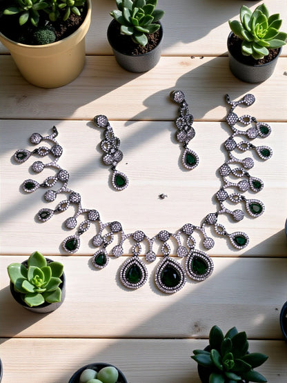 MINT GREEN VICTORIAN POLISH AD NECKLACE SET