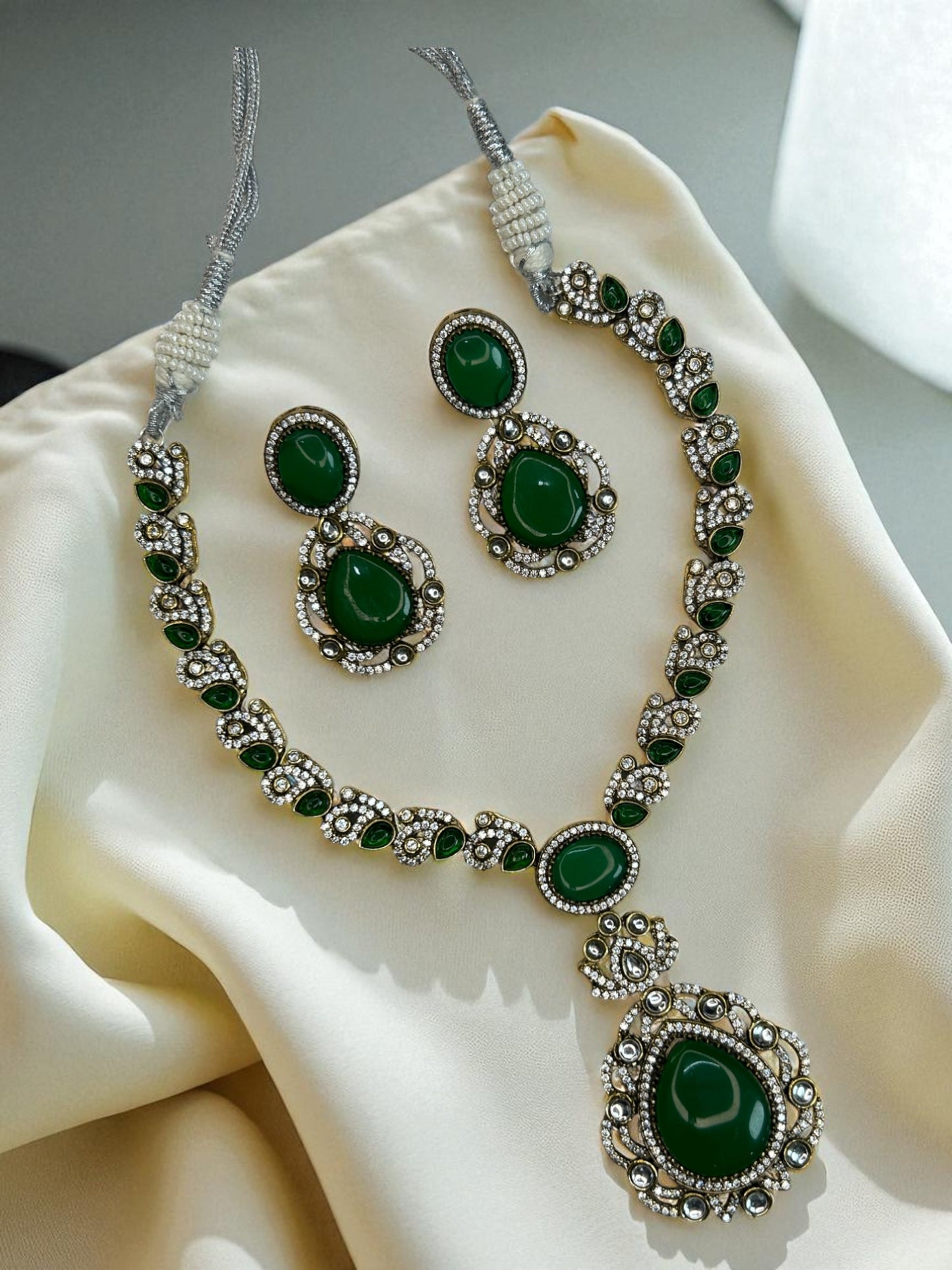 Antique styled Necklace Set with Drop Pearl Pendant