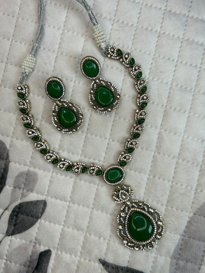 Antique styled Necklace Set with Drop Pearl Pendant