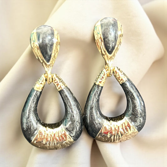 TEARDROP DANGLE EARRINGS